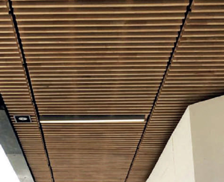 Cielo celosía registrable de madera finger joint